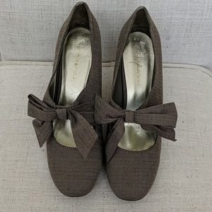 Ann Marino Women size 10M bow tie pump